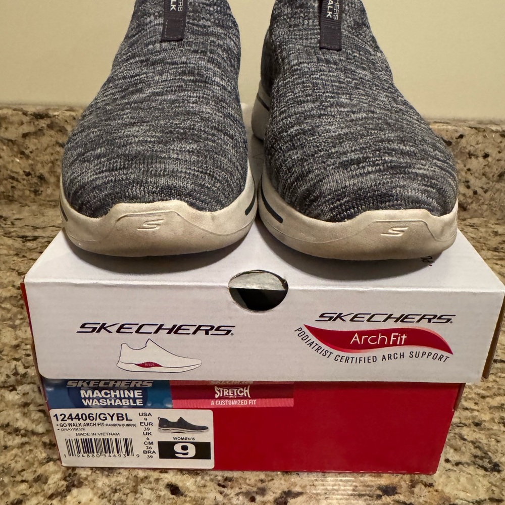 Skechers Blue and Gray Arch Fit Slip-Ons Gowalk, sz 9